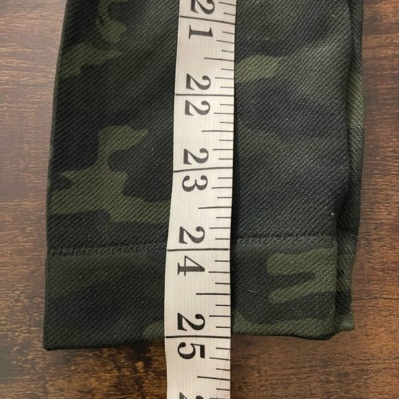 Spanx Look At Me Now Seamless Legging Green Camo Size Small high rise sh… - Picture 9 of 11